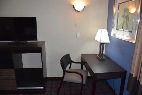 Hawthorn Suites by Wyndham Columbia image 4